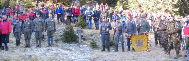 Guard of honour at the Hungarian cross
