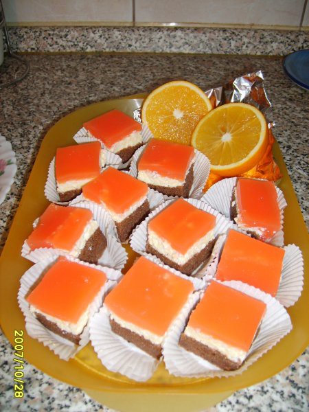 Pomarančno-skutne kocke