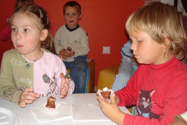 Ure pravljic v Kavarni in slaščičarni Cukrarn - foto povečava