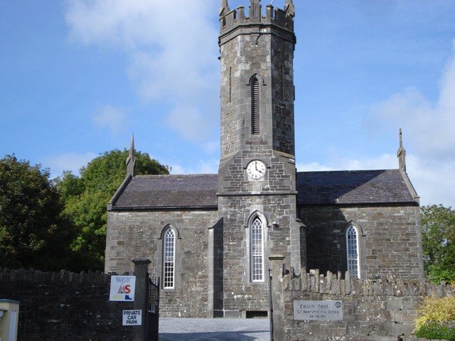 Cerkvica v mahnem mestu nekje med Crokom in Galway