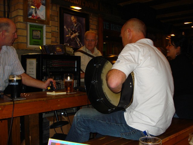 Živa tradicionalna glasba v pubu