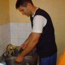 ...Jar ocisti vec posode...