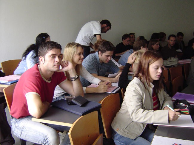 ...ponedeljek, prva solska ura, Financial strategy and operations (prof. Klingenhagen)...