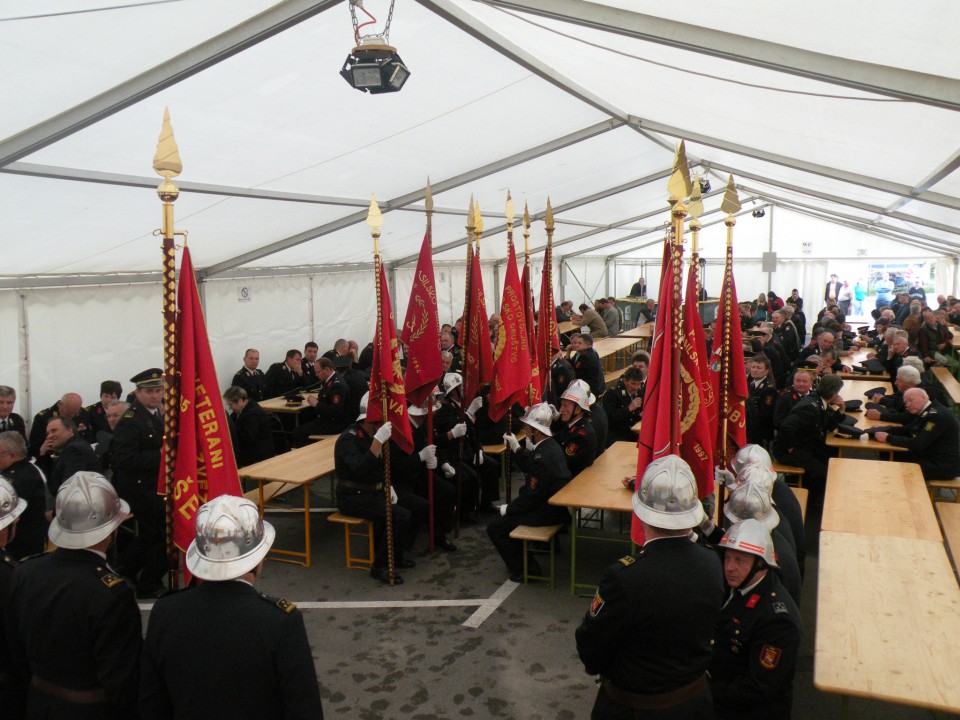 Gasilska veselica in razvitje veteranskega pr - foto povečava