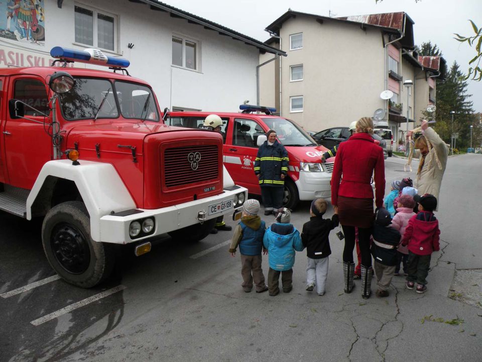 Obisk Vrtca Ponikva v gasilskem domu - foto povečava