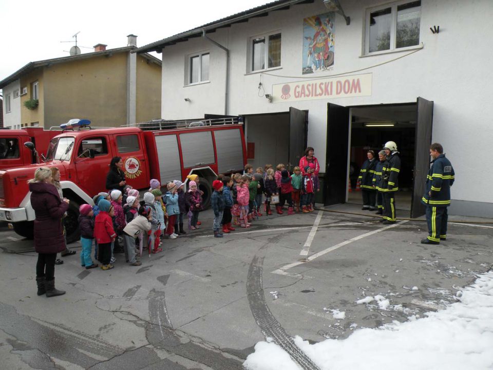 Obisk Vrtca Ponikva v gasilskem domu - foto povečava