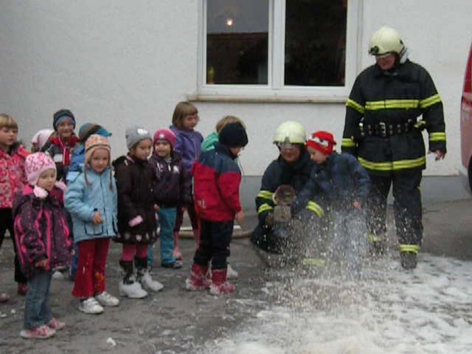 Obisk Vrtca Ponikva v gasilskem domu - foto povečava