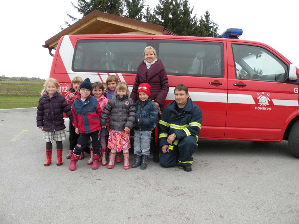 Obisk Vrtca Ponikva v gasilskem domu - foto povečava