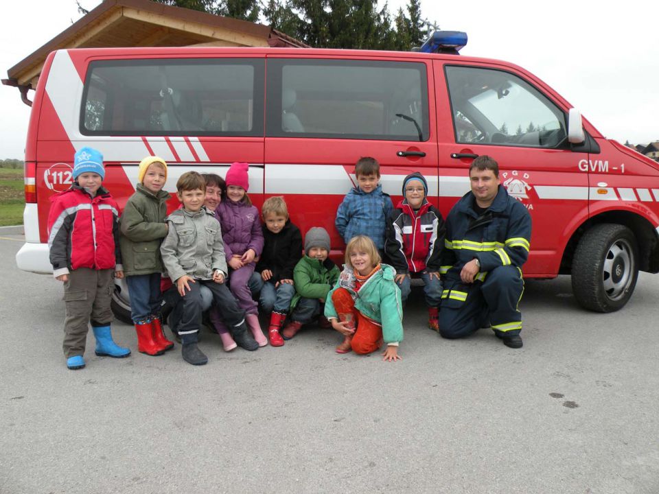 Obisk Vrtca Ponikva v gasilskem domu - foto povečava