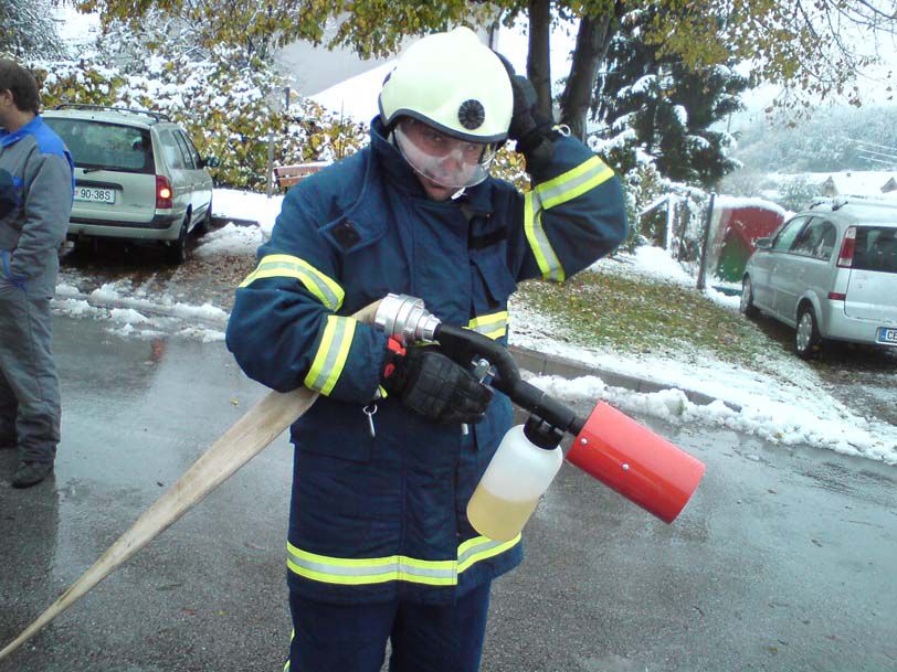 Predstavitev gasilske opreme  v PGD Lokarje - foto povečava