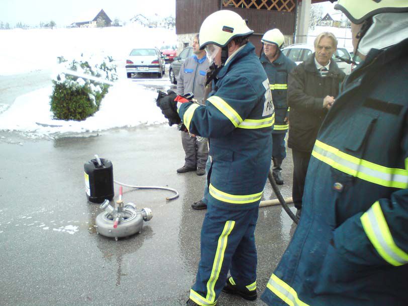 Predstavitev gasilske opreme  v PGD Lokarje - foto povečava