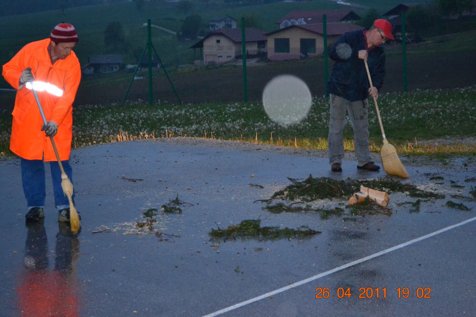 Postavljanje mlaja v Dolgi Gori - foto povečava
