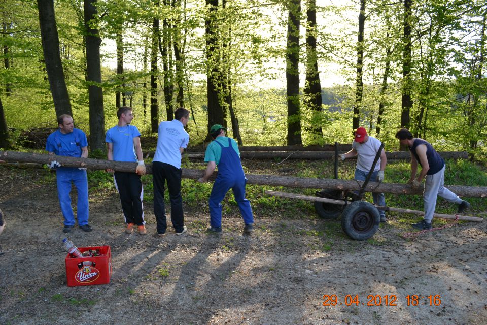 Postavljanje mlaja 2012 - foto povečava