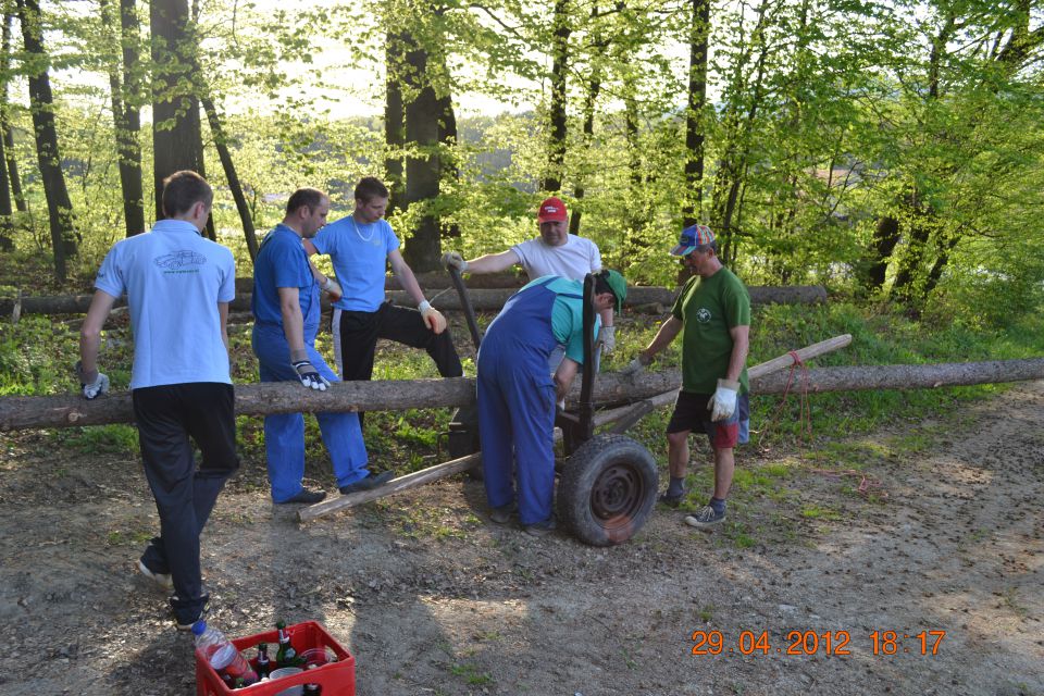 Postavljanje mlaja 2012 - foto povečava