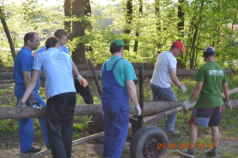 Postavljanje mlaja 2012 - foto povečava