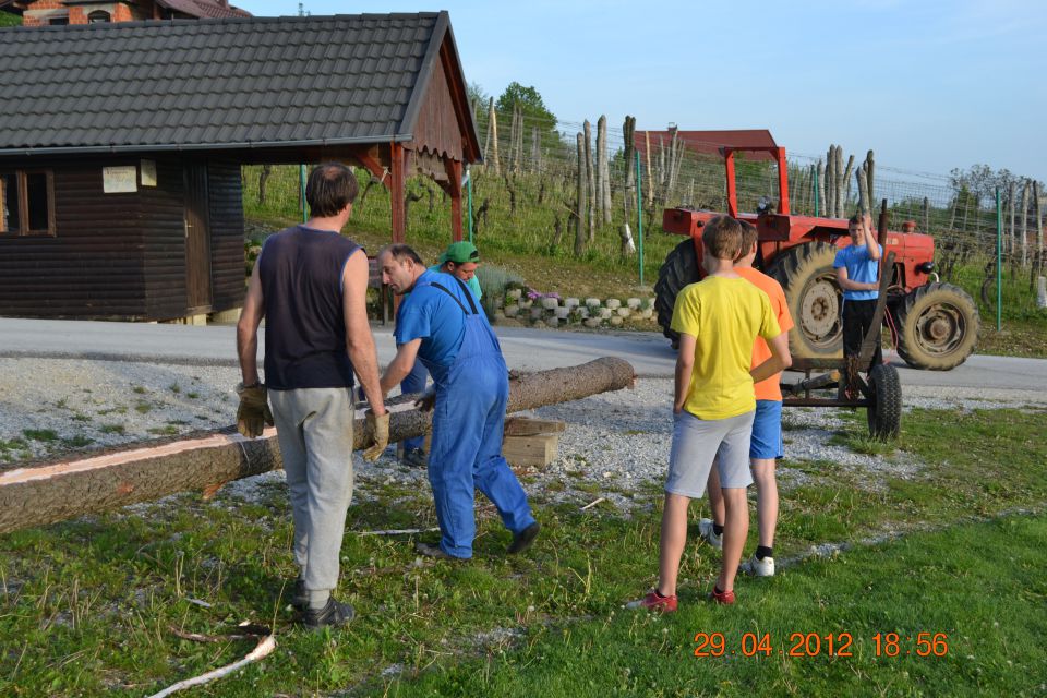 Postavljanje mlaja 2012 - foto povečava