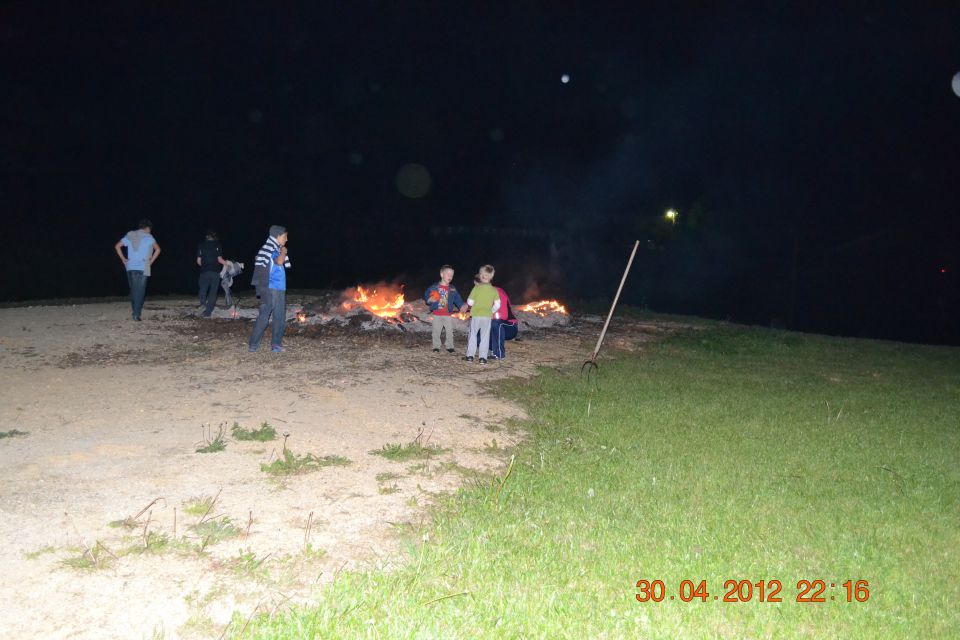 Postavljanje mlaja 2012 - foto povečava