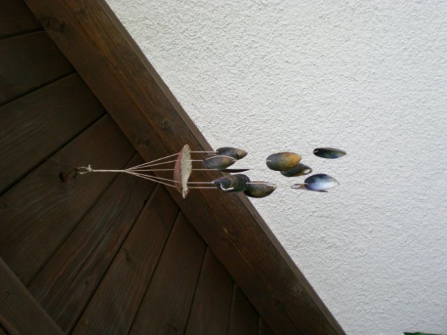 Zvonček na veter (narejen iz školjk)
zelo lepo morski zvok ;)