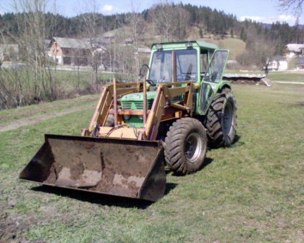 Gnojenje travnikov - foto