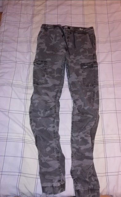 FSBN kargo hlače S, nošene kot 170, 10€ REZ