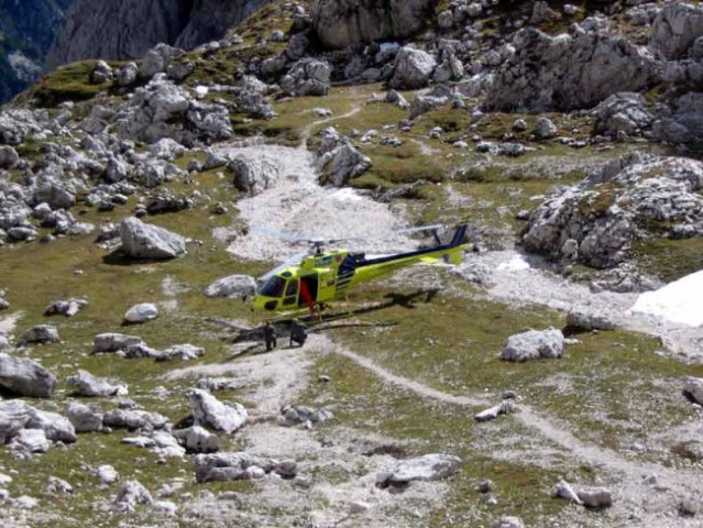 Helikopter je prišel po vrečo polno smeti