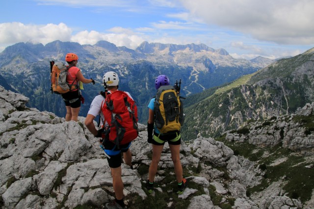 2019_08_15 Pot stoletnice Male bele špice - foto