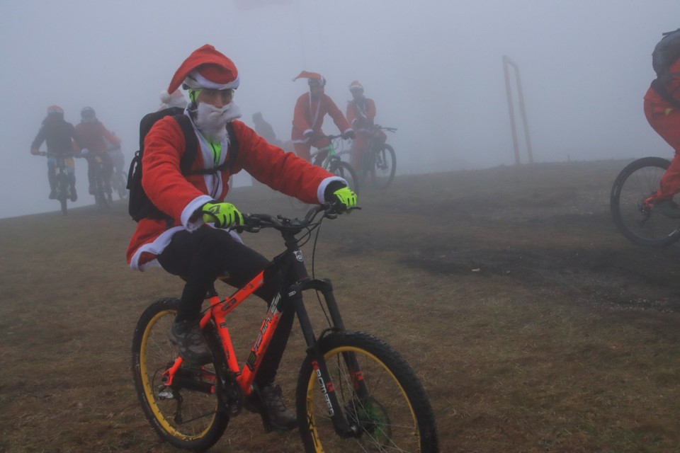 2021_12_25 Lisca - kolesarski spust božičkov - foto povečava