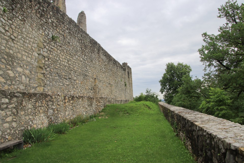 2022_06_08 grad Žovnek - foto povečava