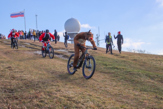 2023_12_26 Lisca - kolesarski spust božičkov - foto