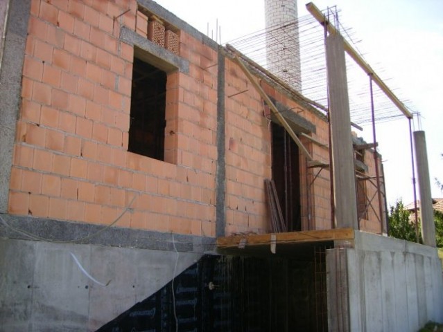 Zidanje gornjeg sprata - foto