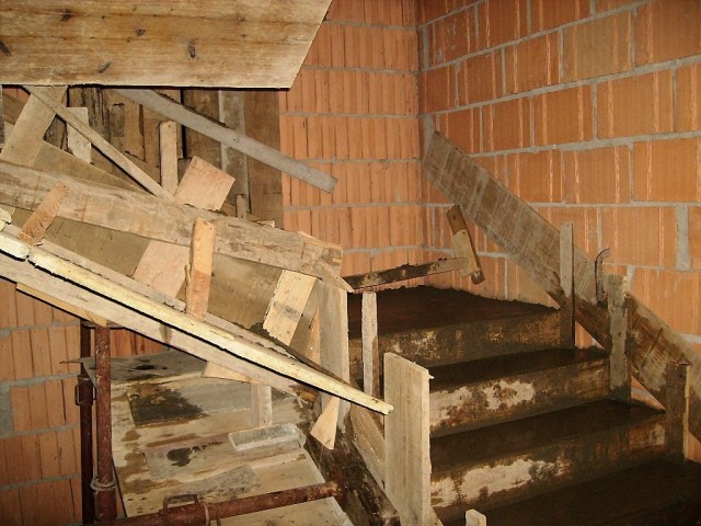 Izbetonirane stepenice za mahfil - foto