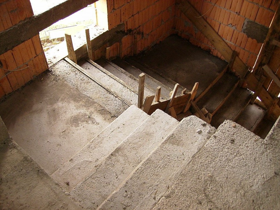 Izbetonirane stepenice za mahfil - foto povečava
