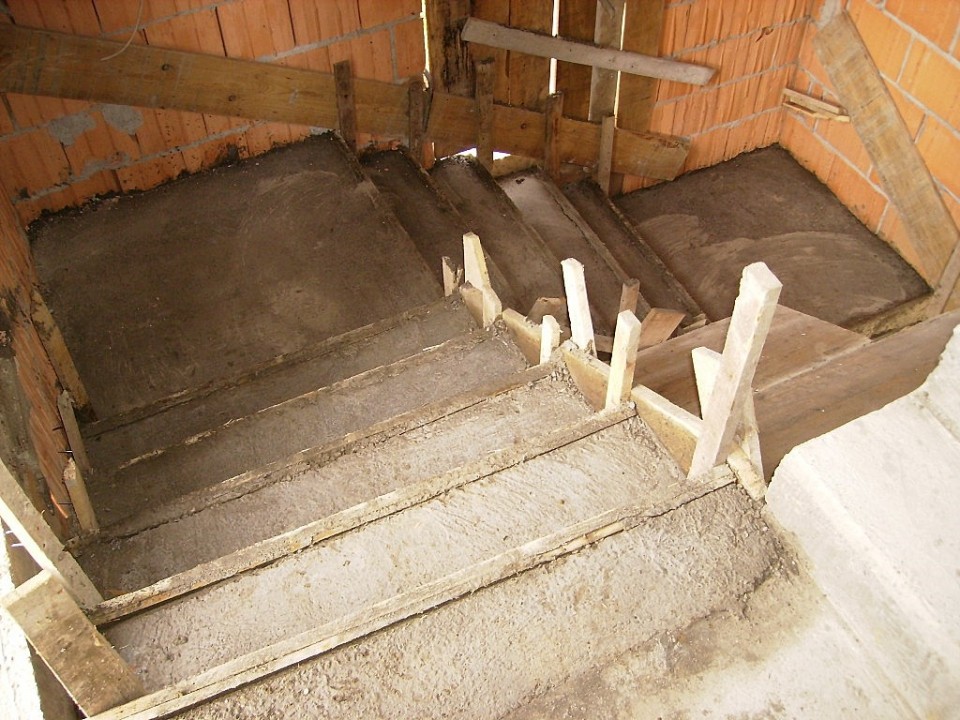Izbetonirane stepenice za mahfil - foto povečava