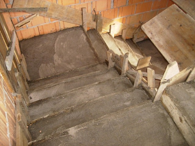 Izbetonirane stepenice za mahfil - foto