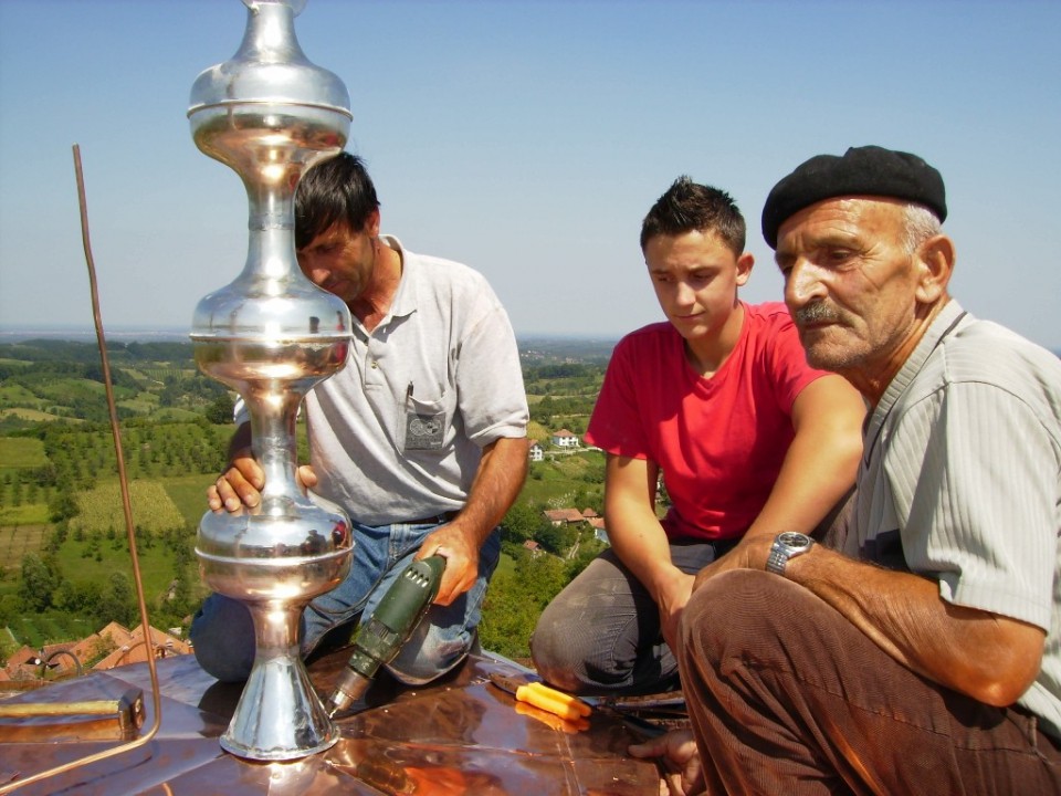 Postavljen alem  - foto povečava