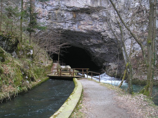 Vhod v Planinsko jamo