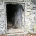 Vhod v umetno podzemlje,zgradila ga je italijanska vojska, ki je čuvala svoje pridobljene 
