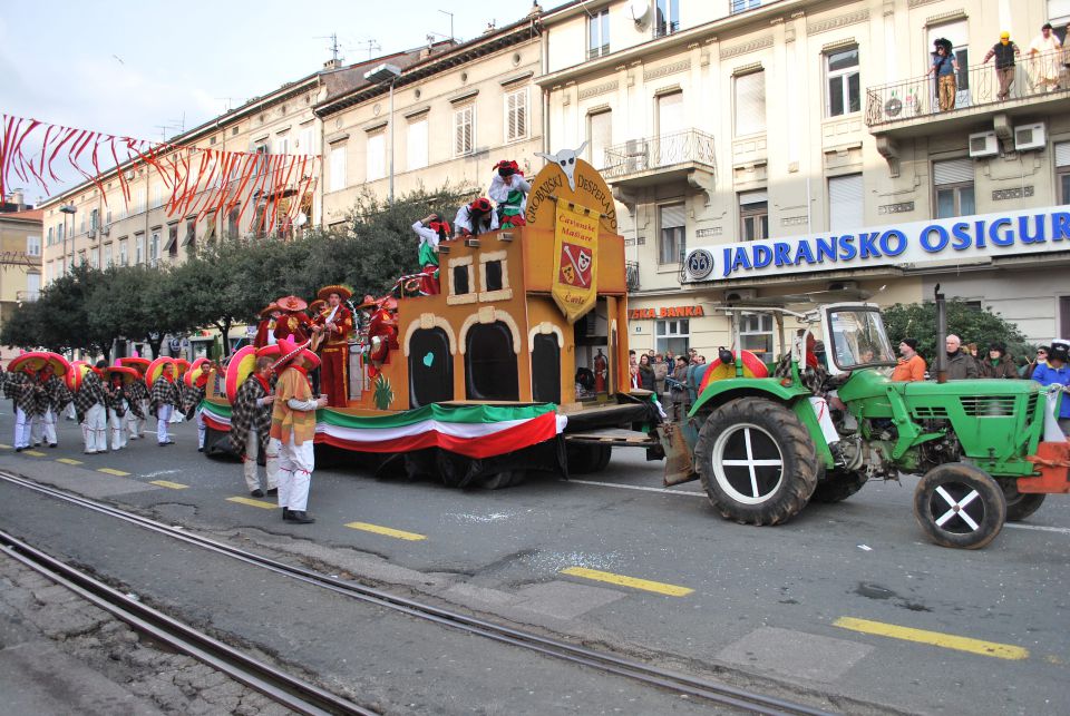 MEDNARODNI KARNEVAL V REKI 2010 - foto povečava