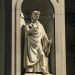 Stebri Uffizija so zapolnjeni s kipi znanih Italjanov