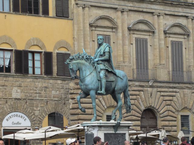 Kip slavnega Cosima na konju.