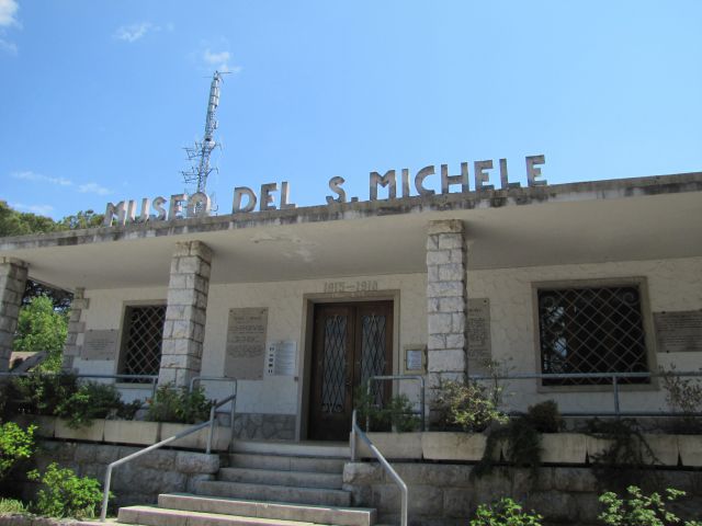 Monte San Michele-Debela griža - foto