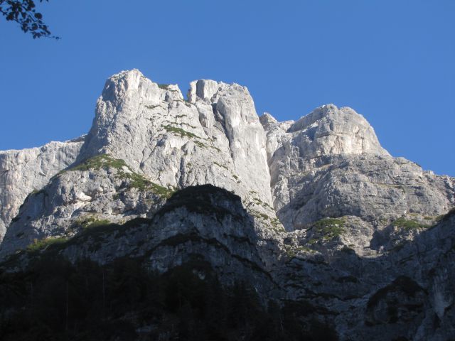 Pogačnikov dom na Kriških podih 25.9. 2011 - foto