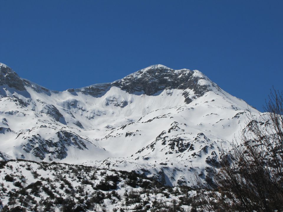 Koča pri Savici - Dom na Komni april 2012 - foto povečava