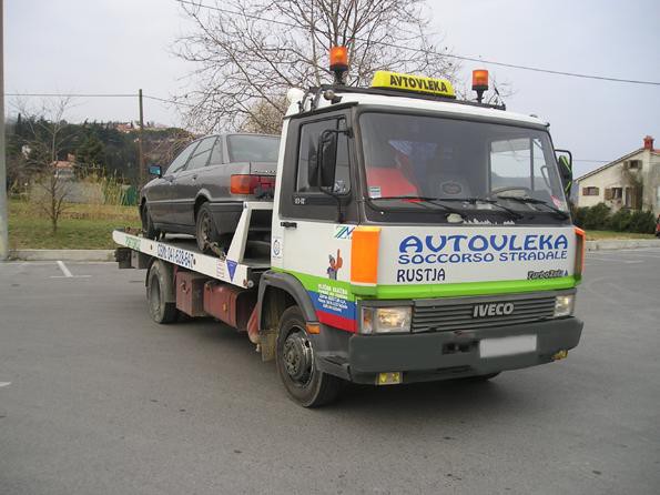 elktonka ga je zapustila