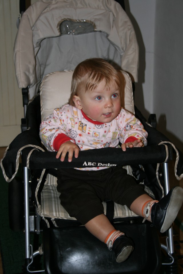 Aleksej v novem vozičku - foto povečava