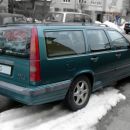 Pozimi pri LALI SOUNDu, nekaj VOLVOaerjev se vidi v daljavi