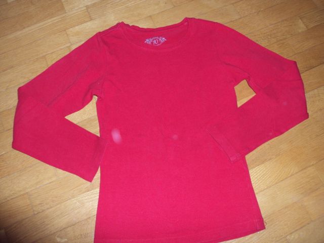 št.140 rdeča majica- 2€