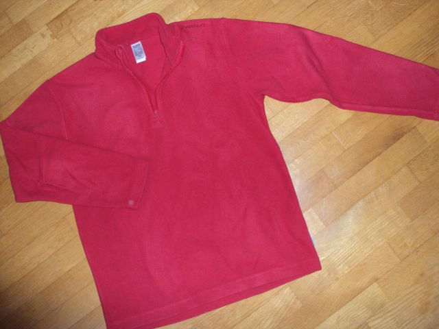 št.134 rdeča flis majica- 2€