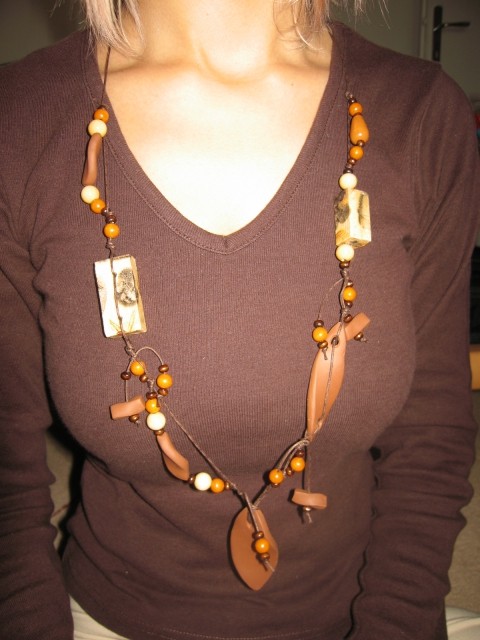 Ogrlica in zapestnica v kombinaciji fimo mase, lesa in perlic