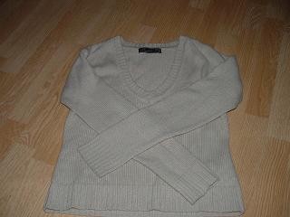 pulover ZARA, št. 38

cena: 2000